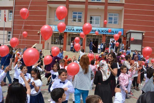 Minik öğrencilerin okuma-yazma heyecanı