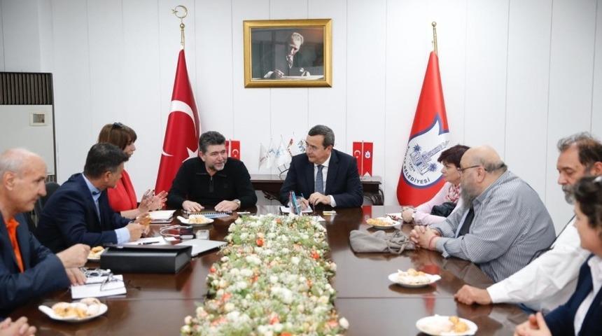 Selanik, İzmir K&ouml;pr&uuml;s&uuml; kuruluyor