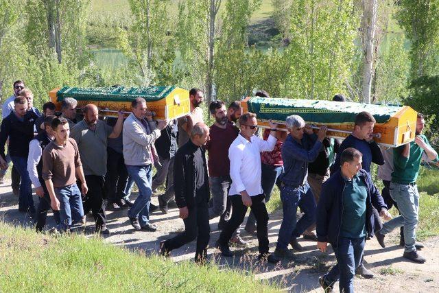 Baraj gölünde boğulan 3 çocuk toprağa verildi