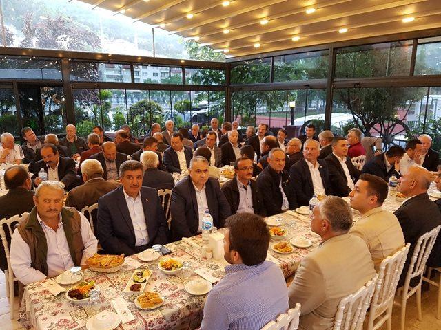 Protokol ve Devrekli muhtarlar iftar yemeğinde bir araya geldi