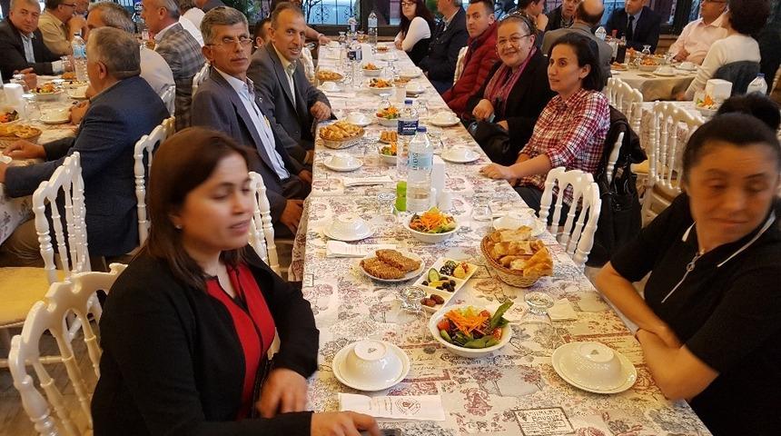 Protokol ve Devrekli muhtarlar iftar yemeğinde bir araya geldi