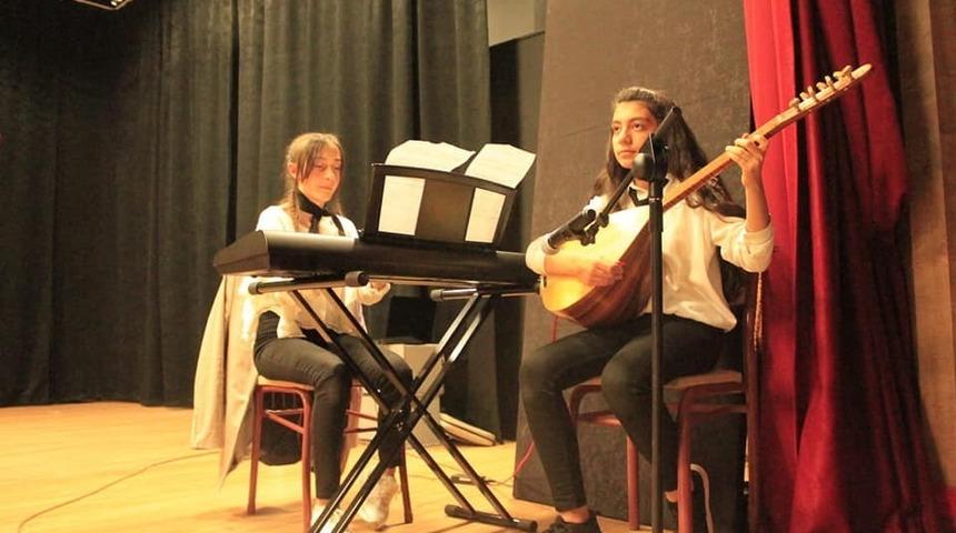 Cumhuriyet Ortaokulundan "English Day" konulu tiyatro