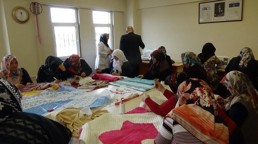 Kadınlar streslerini devlet kurslarında atıyor