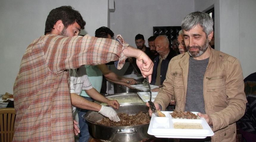 K&ouml;yl&uuml;leri buluşturan Ramazan geleneği