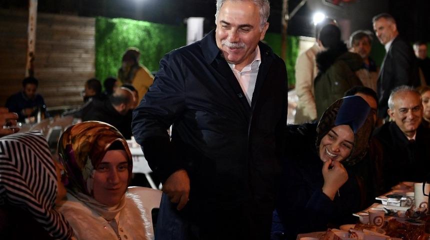 Fatih&rsquo;te sokak sahuru geleneği s&uuml;r&uuml;yor