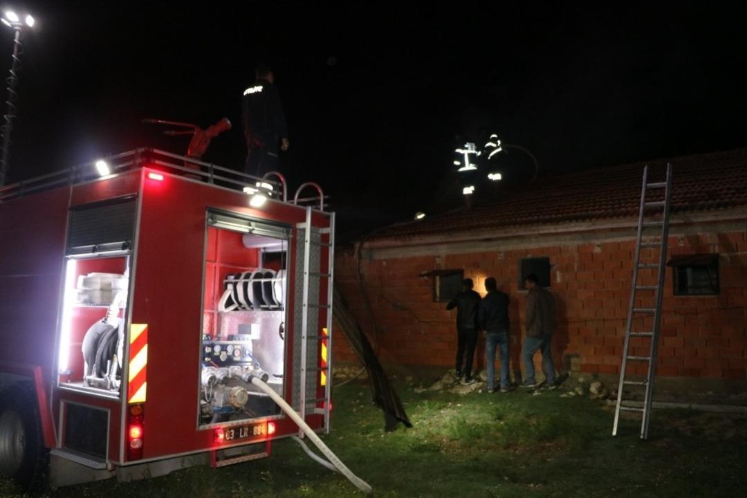 Besihanede &ccedil;ıkan yangın korkuttu