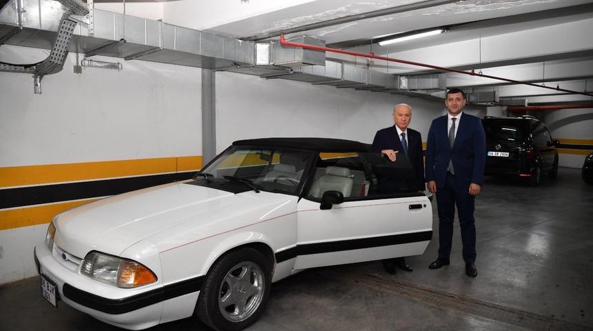 Devlet Bah&ccedil;eli otomobilini vekiline hediye etti