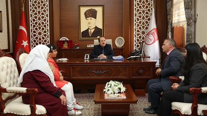 Engelsiz Yaşam Merkezi sakinleri Vali Pehlivan&rsquo;ı ziyaret etti