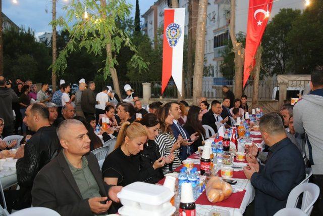 Antalya Emniyet personeli ve aileleri iftar yemeğinde bir araya geldi