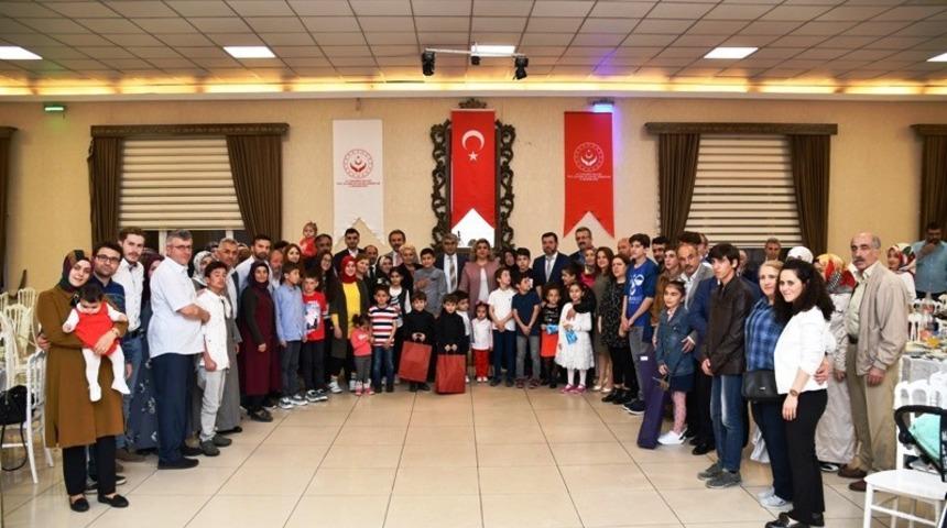 Vali G&uuml;rel, koruyucu aileler ile bir araya geldi