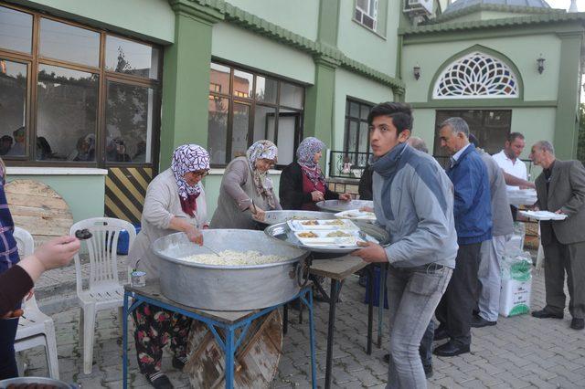 asirlik-ramazan-nobetiher-gun-bir-aile-iftar-veriyor_5959_dhaphoto3