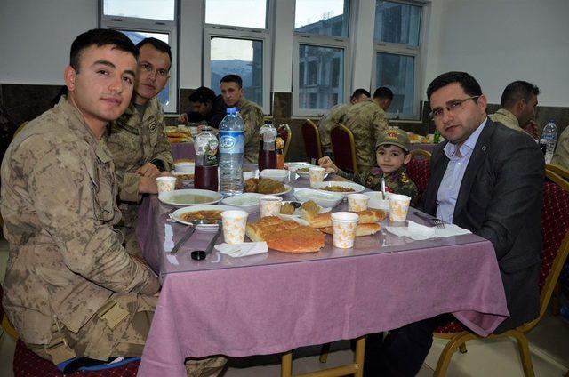 Beytüşşebap protokolü, Mehmetçik ile iftarda buluştu