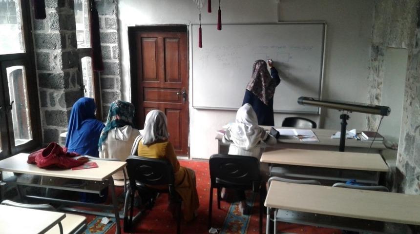 Sur Gen&ccedil;lerinin Eğitimine Destek Projesi s&uuml;r&uuml;yor