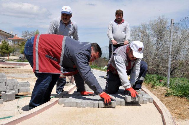 Başkan Altınok’un talimatıyla Güzelyurt mahallesine çocuk oyun parkı