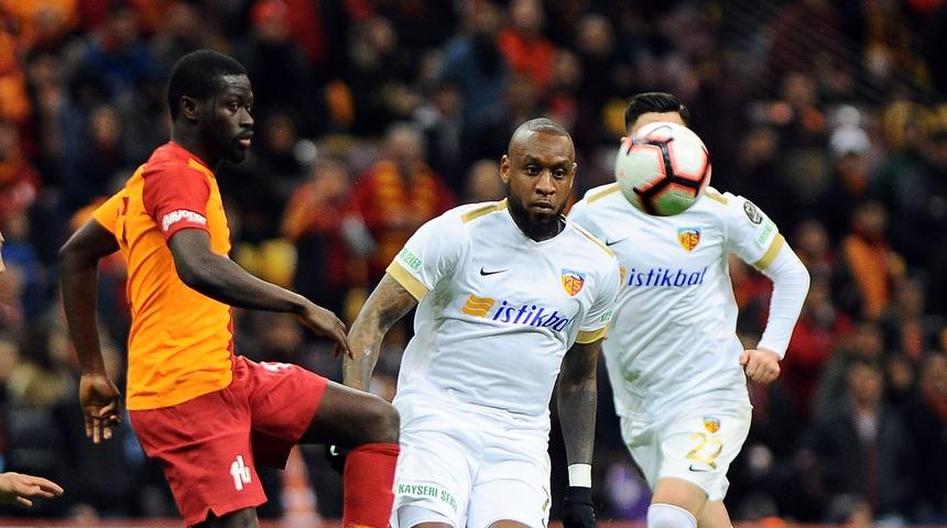 Jean-Armel Kana Biyik Kayserispor'da kalıp kalmayacağına henüz karar vermedi