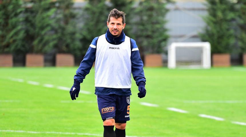 Emre Belözoğlu'ndan kötü haber!