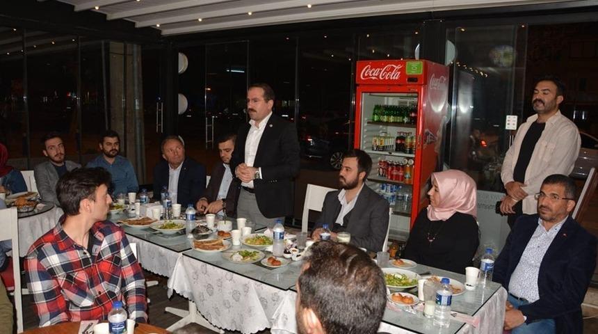 AK Partili Kırkpınar, gen&ccedil;lerle iftar yaptı