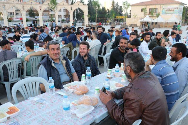 Baydilli kardeşlik sofrasında vatandaşlarla iftar açtı
