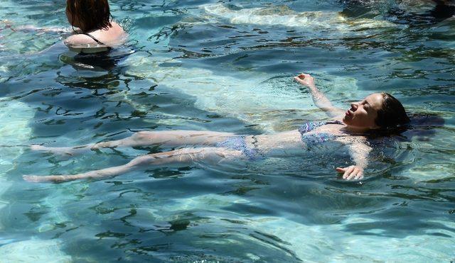 (Özel) 2 bin 500 yüzyıllık antik havuzda günde 2 bin turist tarihe yüzüyor