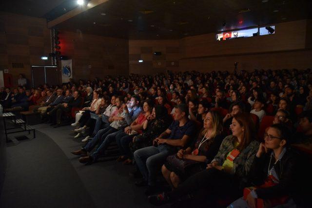 Manisa’da Tiyatro Festivali başladı