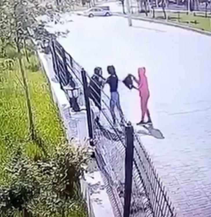 Diyarbakır'da kızlar tekme tokat kavga etti! O anlar böyle görüntülendi G1