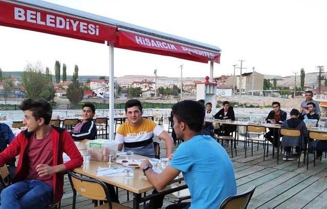 Öğretmen ve öğrenciler iftar yemeğinde buluştu