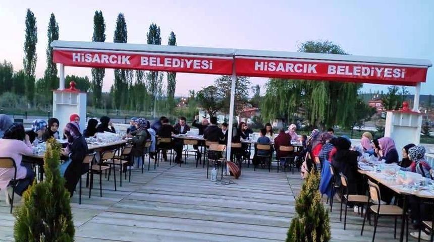 Öğretmen ve öğrenciler iftar yemeğinde buluştu