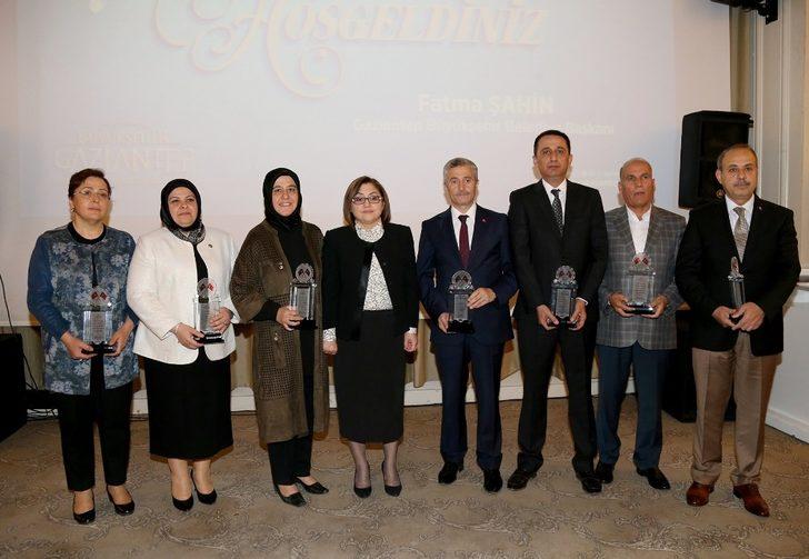 Meclis üyelerine teşekkür plaketi G5