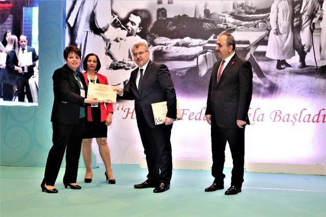 Mersin’de yılın hemşire ve ebesi belli oldu 1