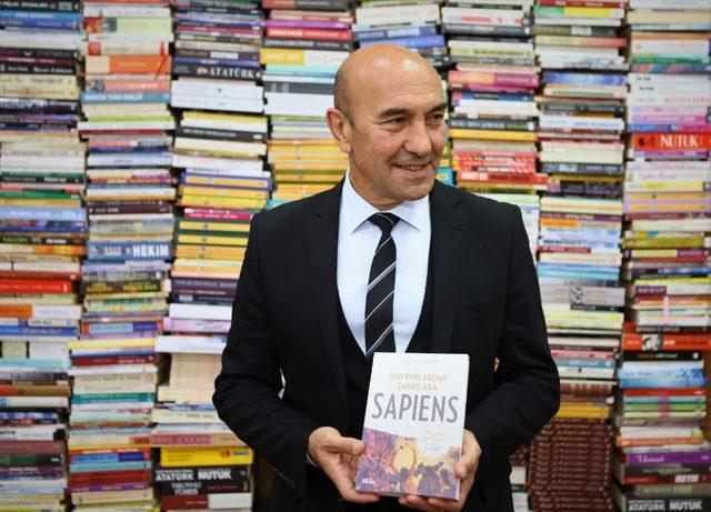 Tebrik çiçeği yerine 10 bin kitap toplandı