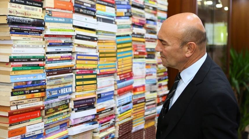 Tebrik &ccedil;i&ccedil;eği yerine 10 bin kitap toplandı