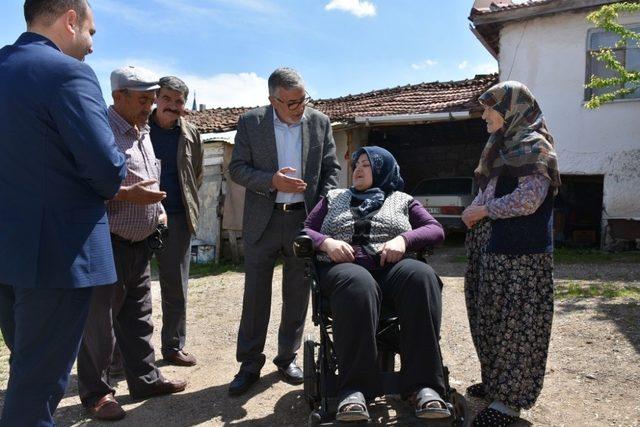 Başkan Bozkurt yatağa bağlı engellinin hayatına dokundu