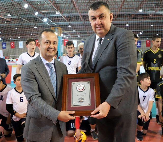 Voleybol Midiler Türkiye Şampiyonası Kocaeli’de başladı