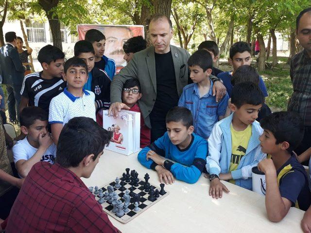 Şehit edilen okul müdürü adına satranç turnuvası düzenlendi
