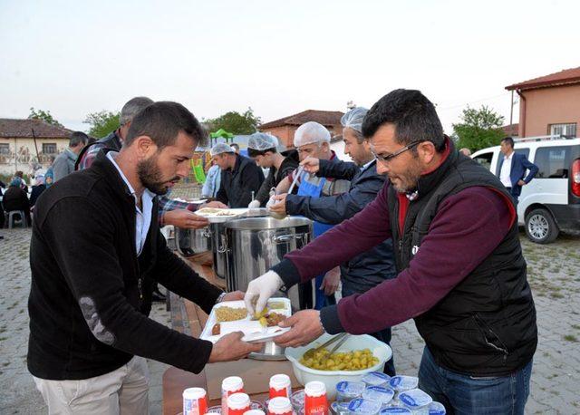 Vali Şentürk, köylülerle iftar yaptı