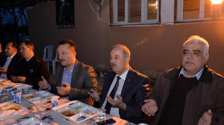 Vali Şent&uuml;rk, k&ouml;yl&uuml;lerle iftar yaptı