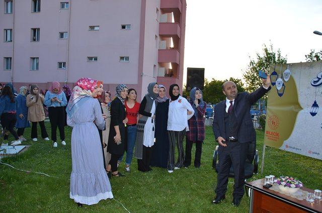 Ömer Döngeloğlu Bilecik’te üniversitesi öğrencileriyle iftarda buluştu