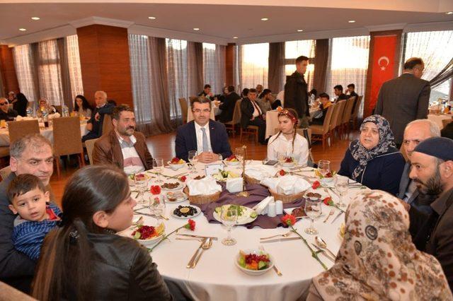 Şehit yakınları ve gaziler onuruna iftar programı düzenlendi