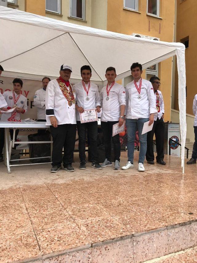 KBÜ aşçılık öğrencileri, Uluslararası Gastronomi Festivali’nde ödül aldı