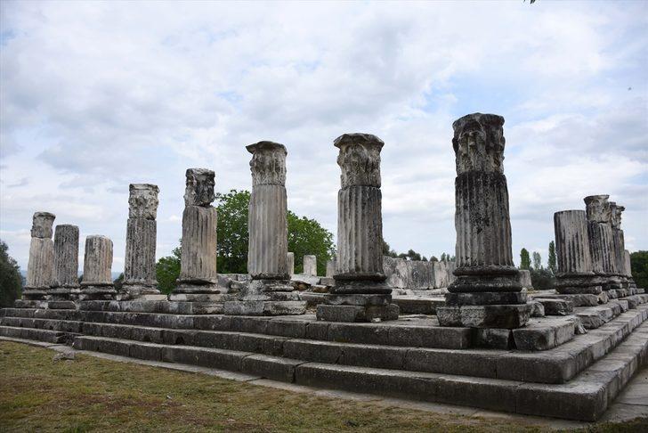 Lagina'nın sütunları ayağa kaldırılıyor  G4