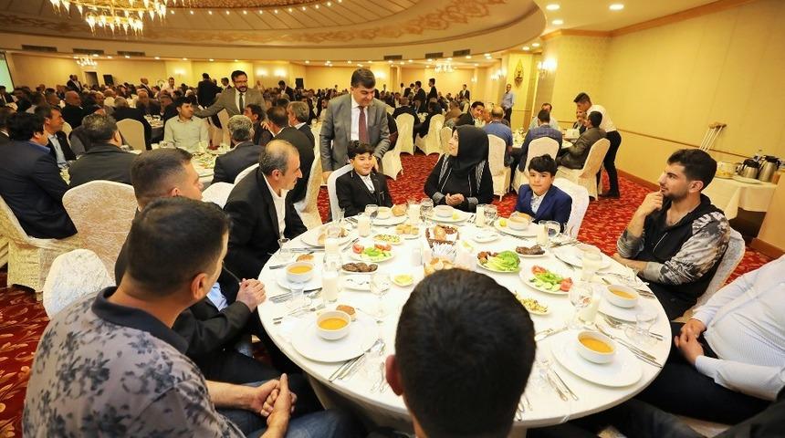 Fadıloğlu, muhtarlar ve mahalle temsilcileriyle bir araya geldi