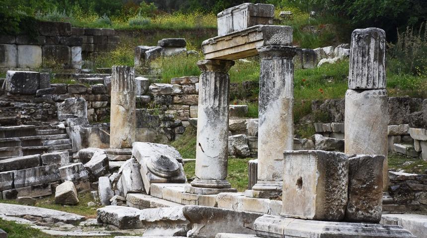  Lagina'nın sütunları ayağa kaldırılıyor 