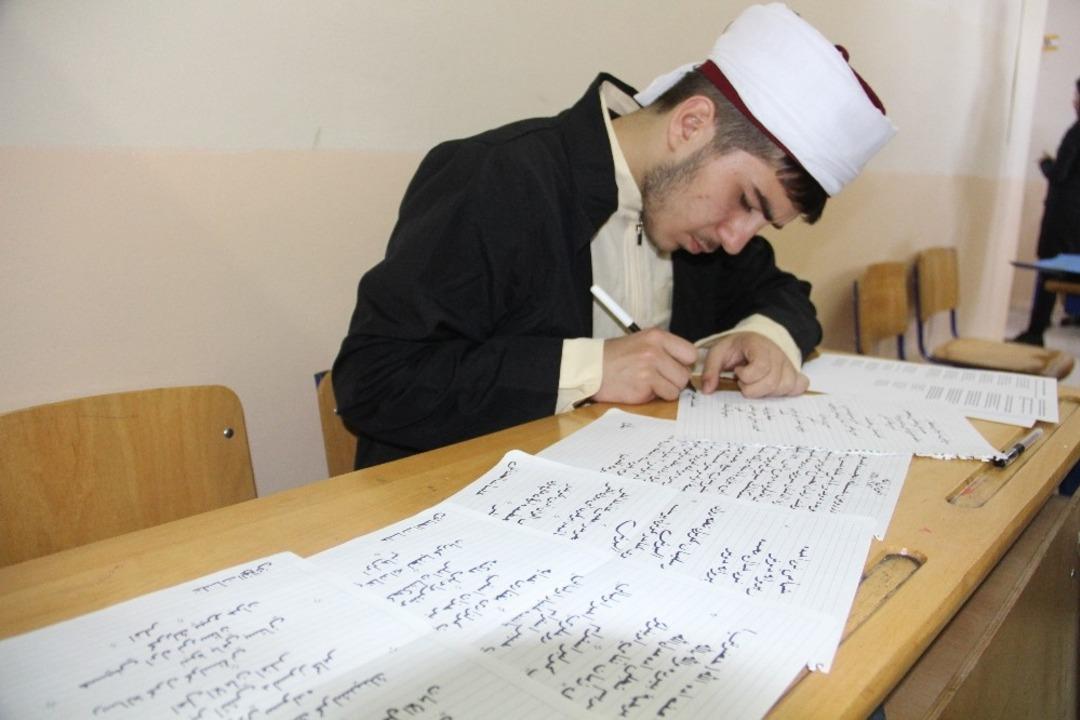 Lise &ouml;ğrencilerinden &ldquo;İslam Alimleri ve Edebiyat&ccedil;ıları Aramızda&rdquo; etkinliği