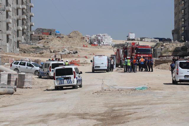 İş makinesi doğal gaz borusunu kırdı, yayılan koku korkuttu