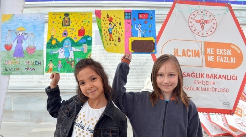 Resimlerle akılcı ila&ccedil; kullanımını anlattılar