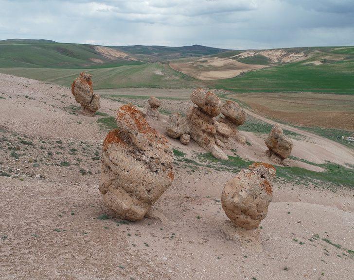 Sivas'ın esrarengiz kayaları hayrete düşürüyor G1