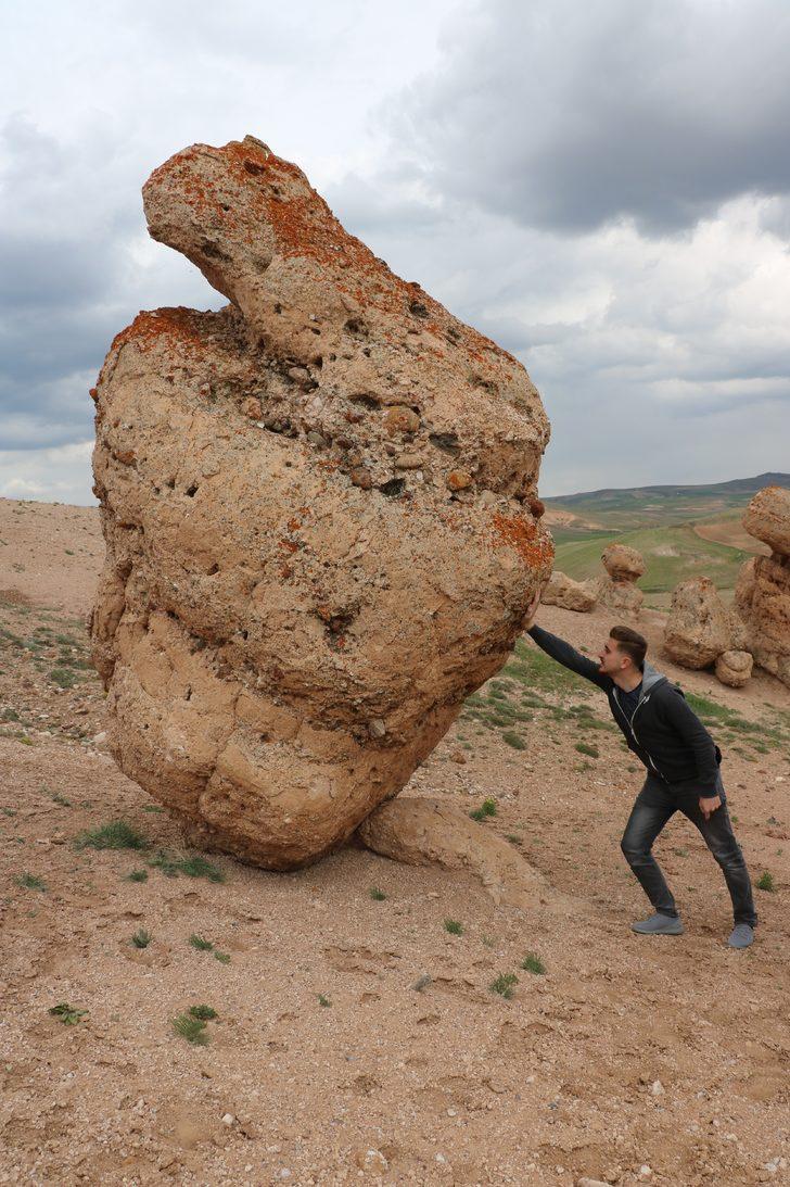 Sivas'ın esrarengiz kayaları hayrete düşürüyor G4