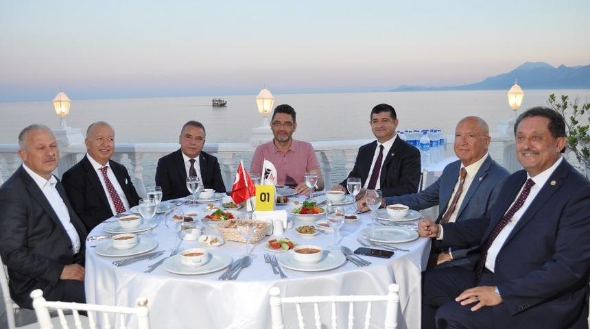 Başkanlar DÖSİAD’ın iftar yemeğinde buluştu