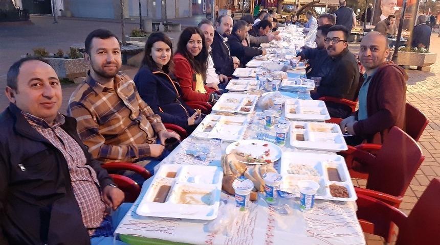 Esnaflar iftar yemeği verdi