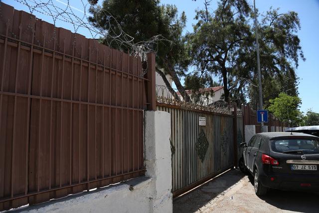 Okul duvarına 'jiletli tel' önlemi